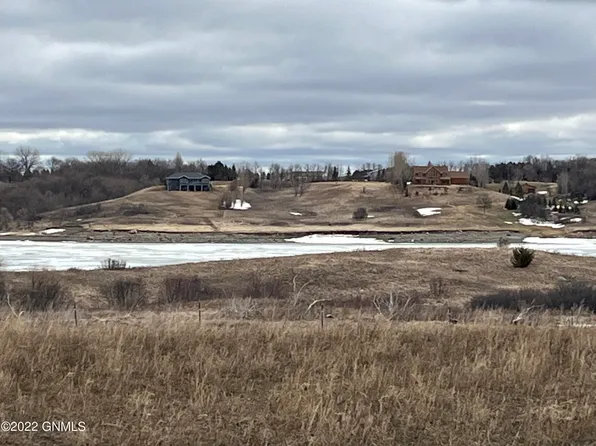 3080 Lake Front Dr, Jamestown, ND 58401