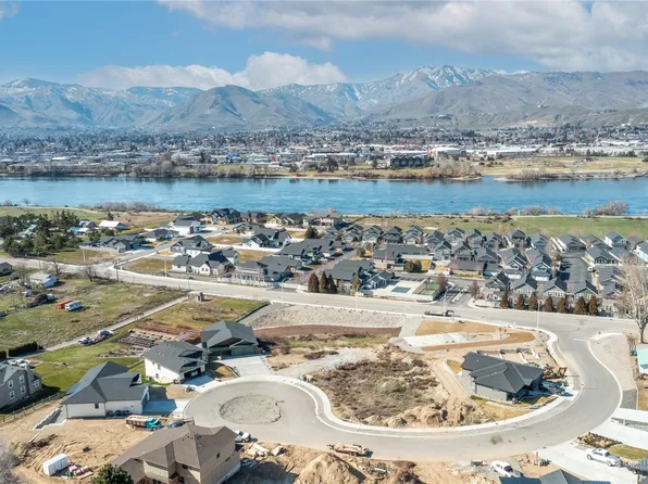 236 NW Chinook Way, East Wenatchee, WA 98802