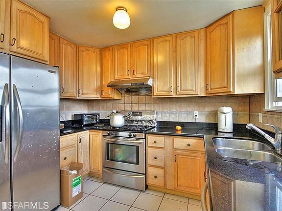 5th image of 129 Congdon St