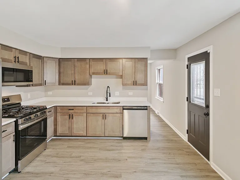 18135 Cherrywood Ln — Photo 7