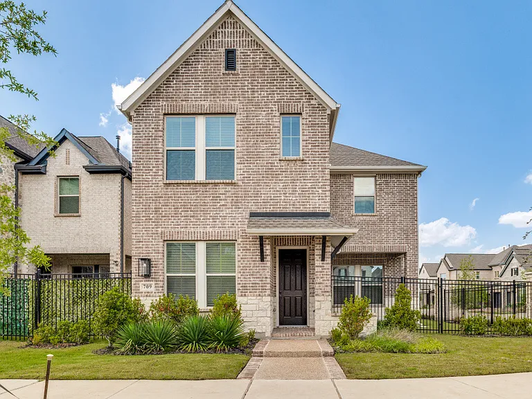 709 Mourning Dove Dr — Photo 1