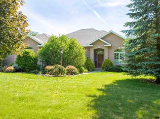16 Siena Dr, Halfmoon, NY 12065