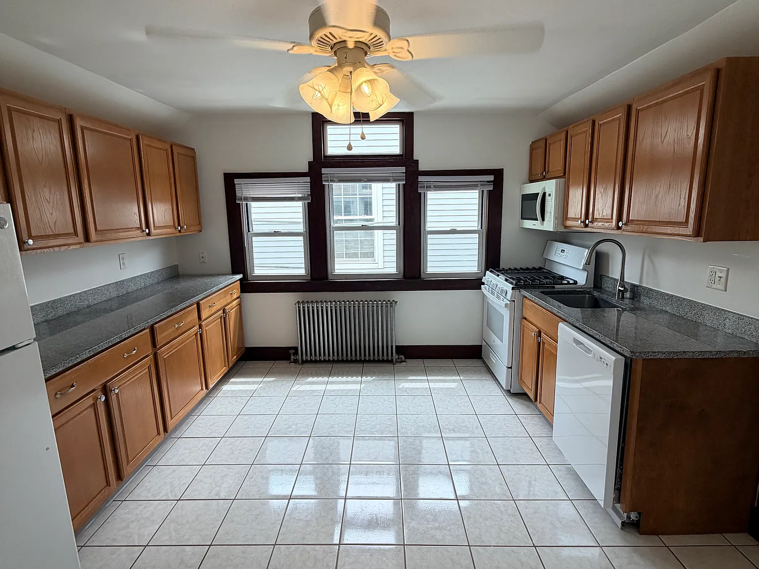 2 bed, $2,050 — Photo 3