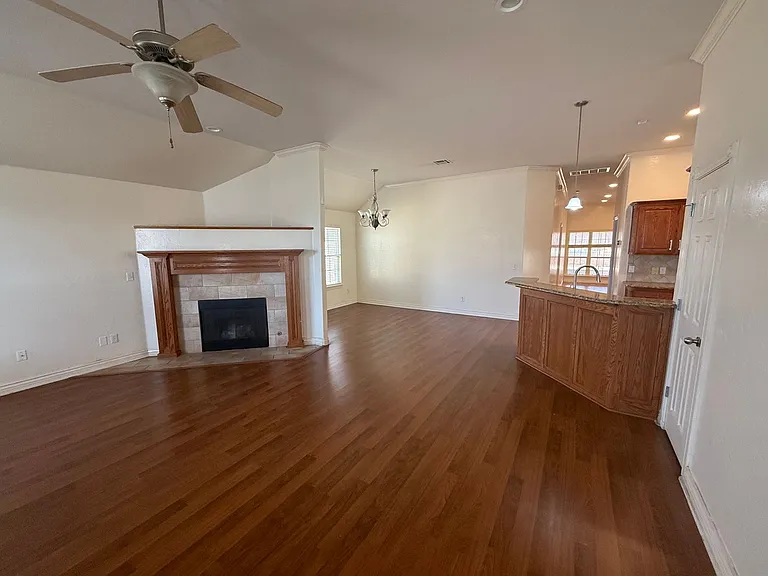 1704 Dorothy Dr — Photo 4