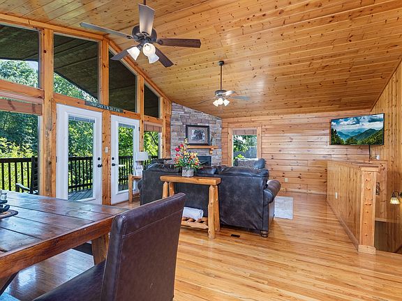 3rd image of 1536 Bears Den Way
