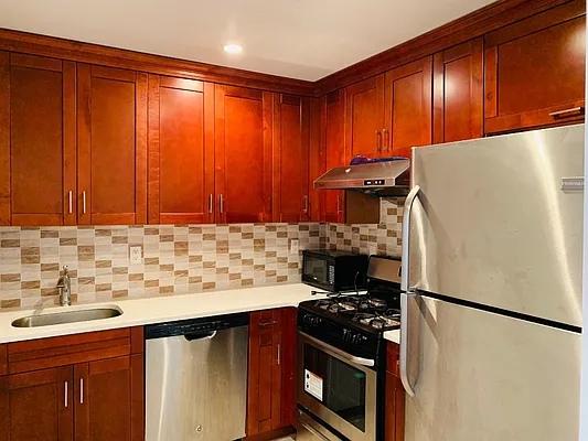 Rented by Chous Realty Group Inc | media 1