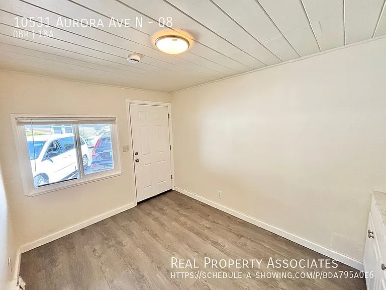 10531 Aurora Ave N #8 — Photo 5
