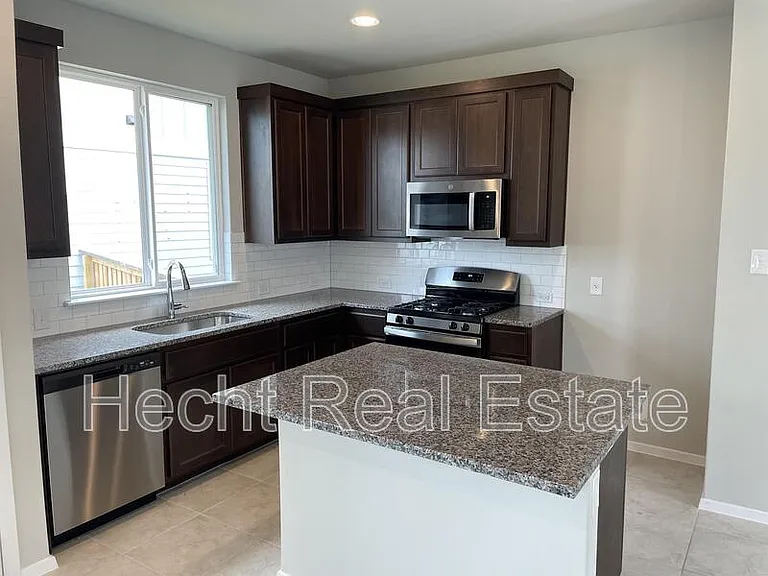 196 Fabion St — Photo 11