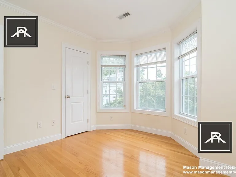 125 Russell St #1 — Photo 9