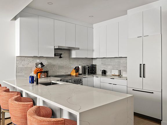 3rd image of 301 De Graw St #1