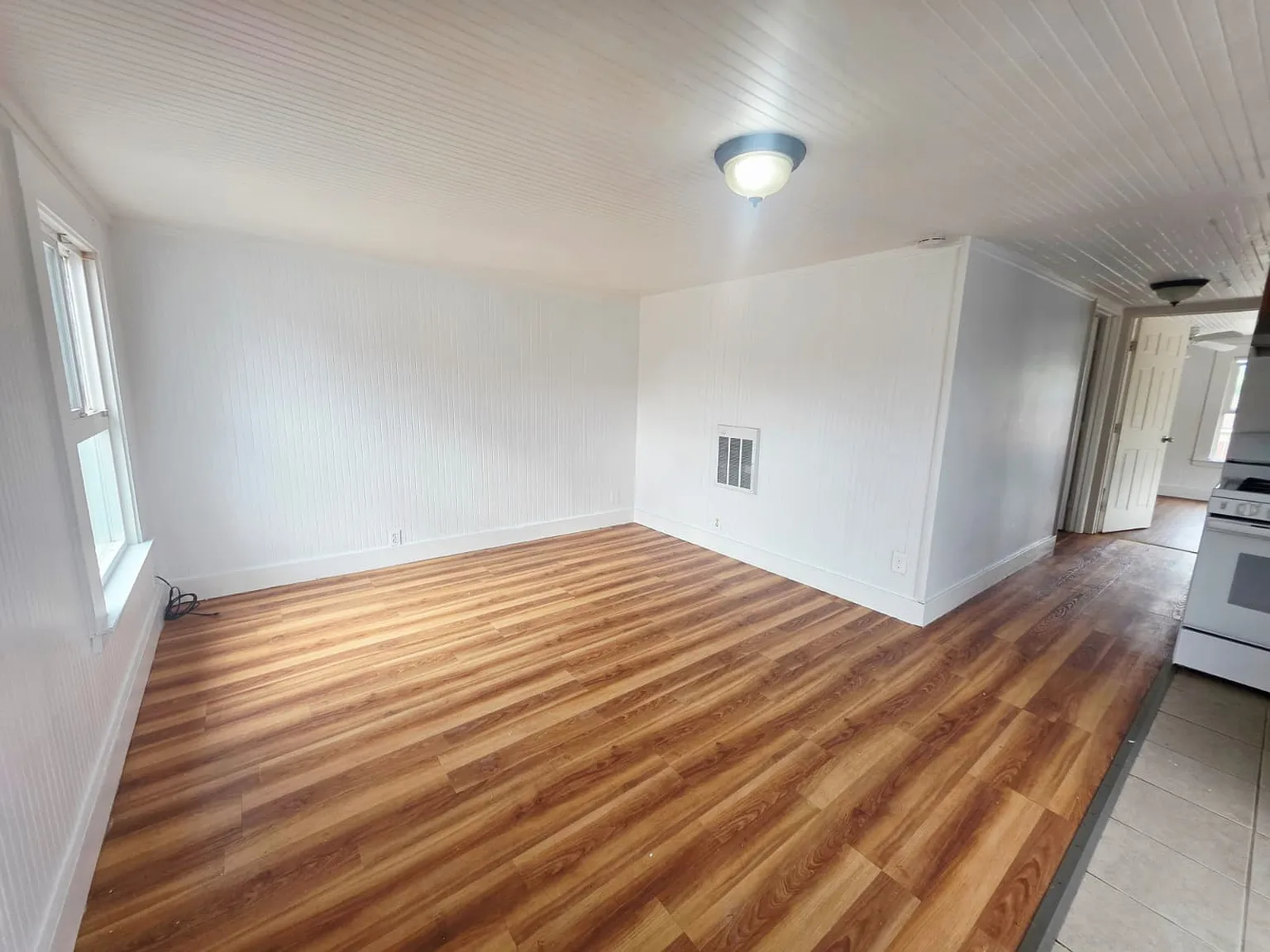 2 bed, 850 sqft, $2,200 — Photo 2