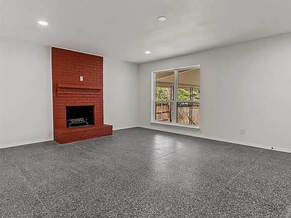 3rd image of 7605 Meadow Oaks Dr #7605
