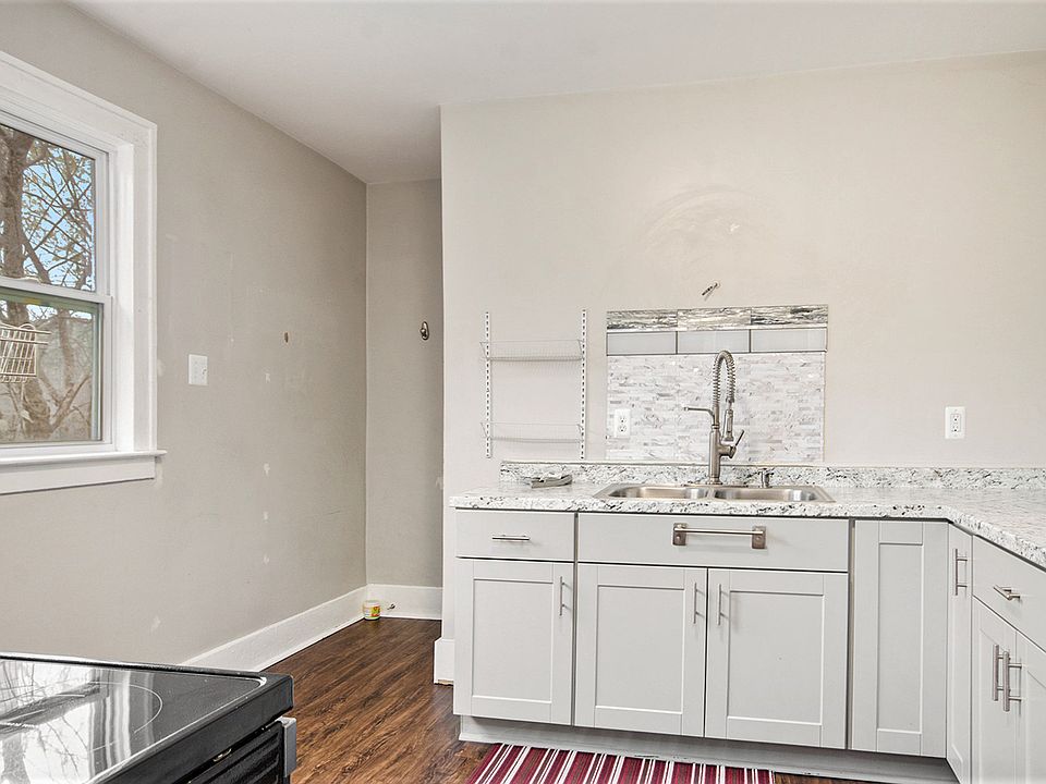 273 Manistique St #1, photo 6
