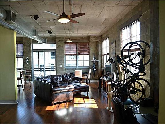 2nd image of 410 NW 1st Avenue #505