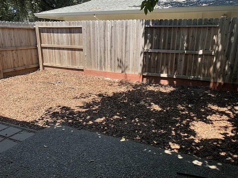 707 Hawthorne Ln — Photo 13