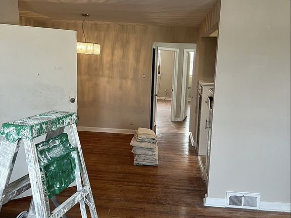 5th image of 8314 Pickering Ave Floor 2