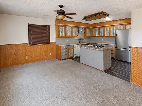3rd image of 801 Paula Ln