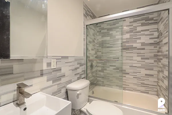 Rented by REZI | media 33