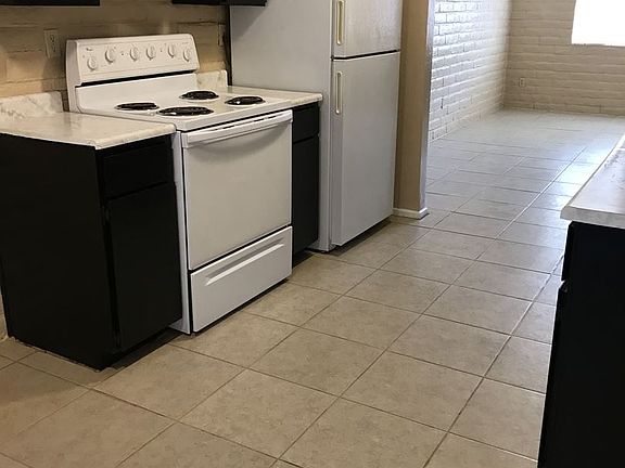 4th image of 2622 N Winstel Blvd