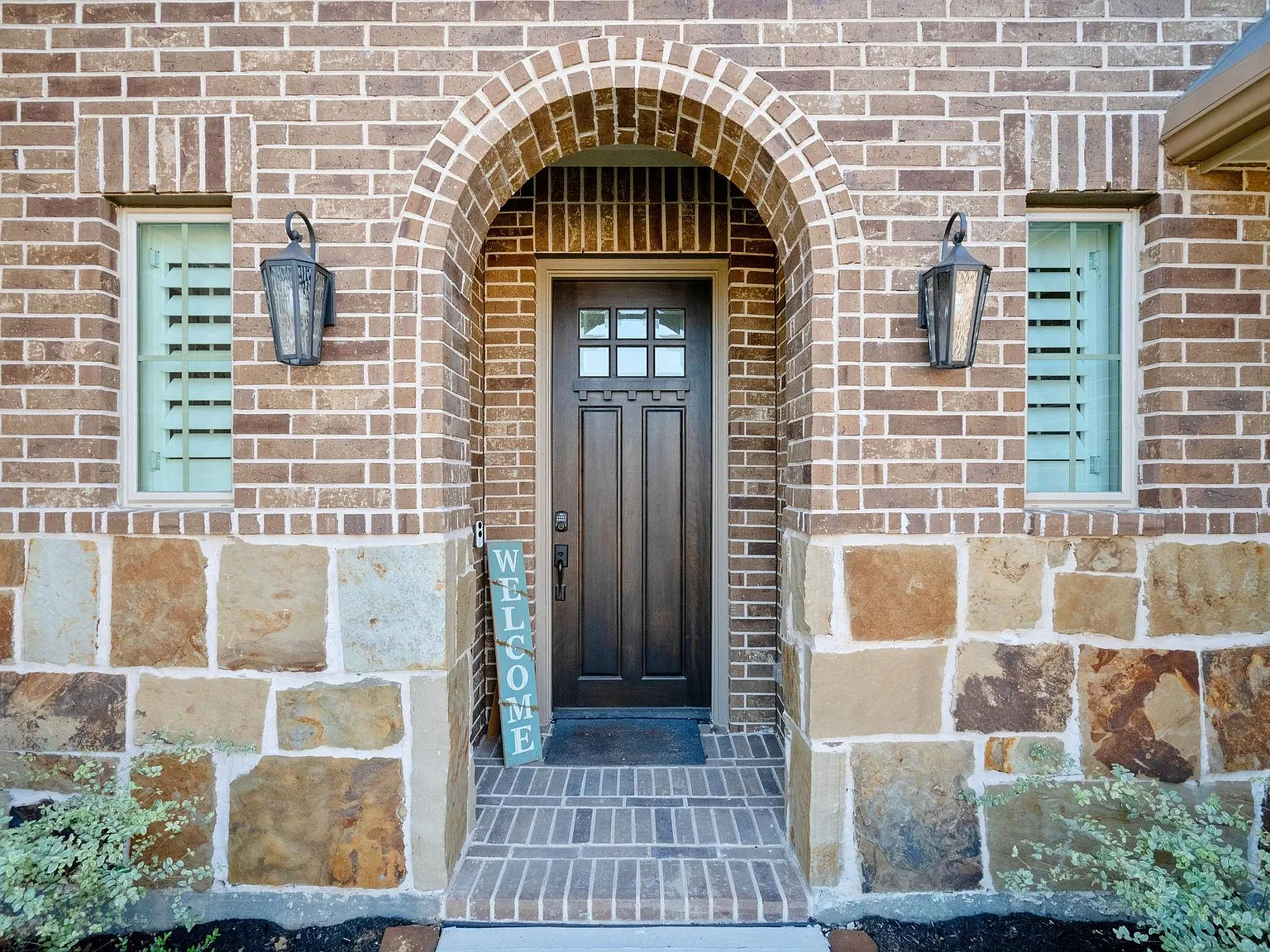 4 bed, 3.0 bath, 3258 sqft, $5,250 — Photo 2