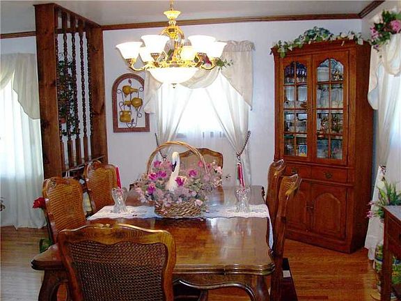 4th image of 419 Shirley Ln