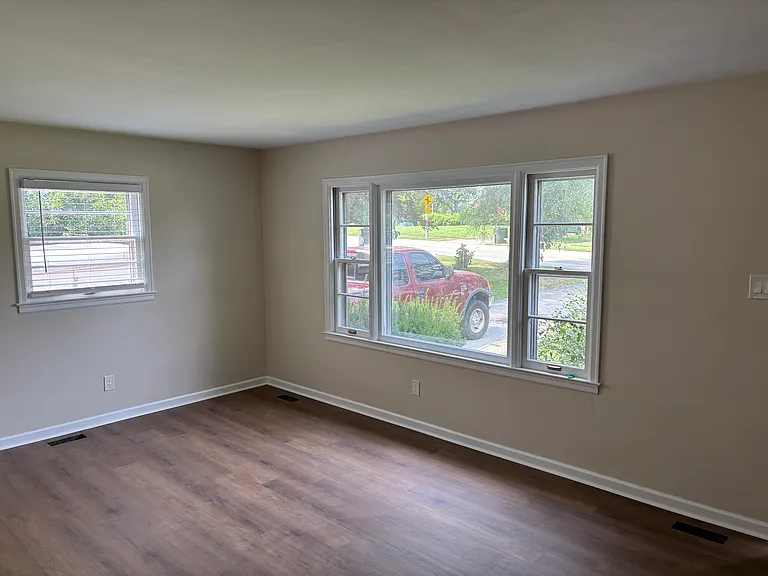 212 Zandale Dr — Photo 14