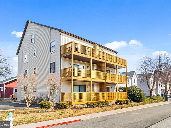 2nd image of 132 Jamestown Rd #4