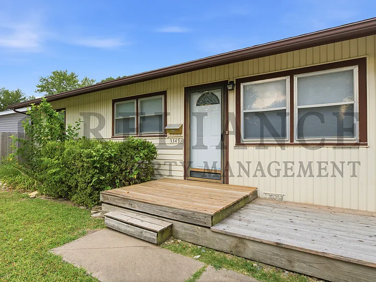 3349 S Vine St — Photo 3