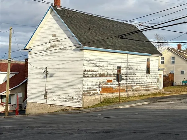 131 Renfrew St, Dalhousie, NB E8C 2H8