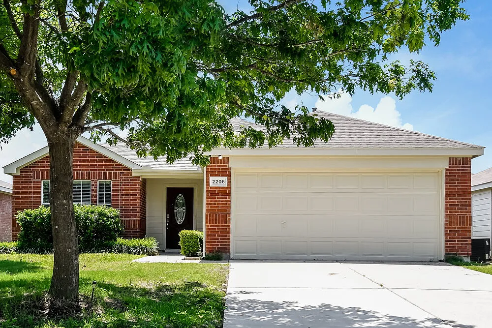 3 bed, 2.0 bath, 1551 sqft, $1,820 — Photo 1