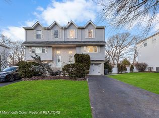 52 Lone Star Ln, Manalapan, NJ