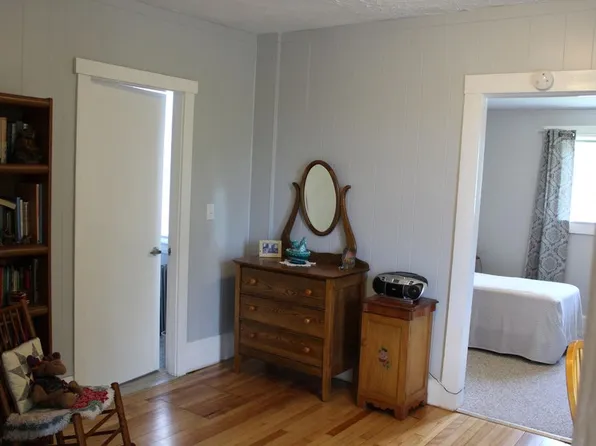 1 River Ave APT 2, Gardiner, ME 04345