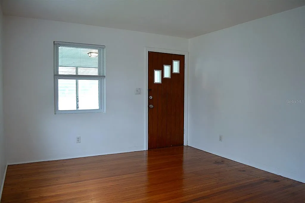 2 bed, 1.0 bath, 786 sqft, $2,500 — Photo 3