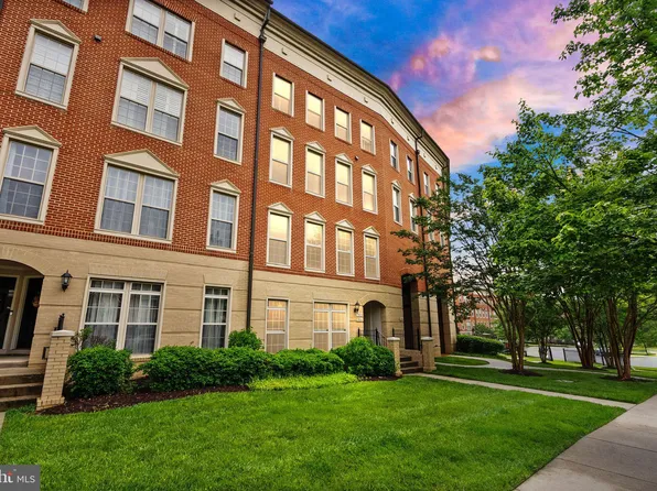 7921 Crescent Park Dr, Gainesville, VA 20155