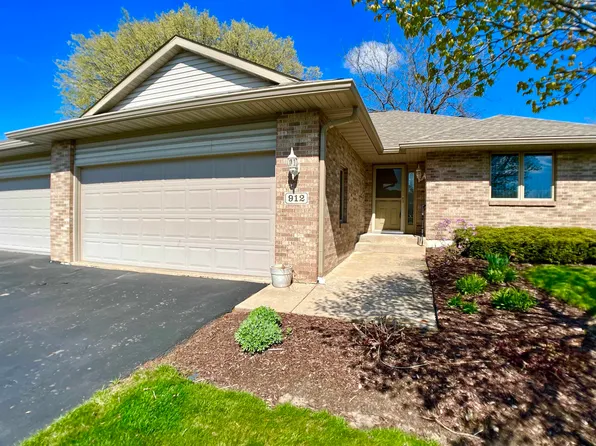 912 High Point Dr, Rockton, IL 61072