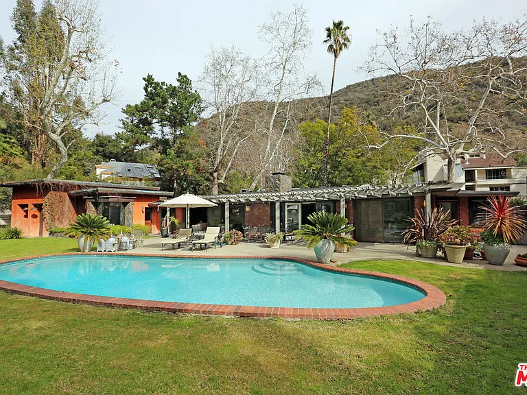 2673 Mandeville Canyon Rd — Photo 23