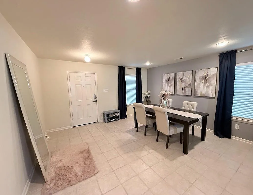 4 bed, 2.5 bath, 2141 sqft, $2,300 — Photo 3
