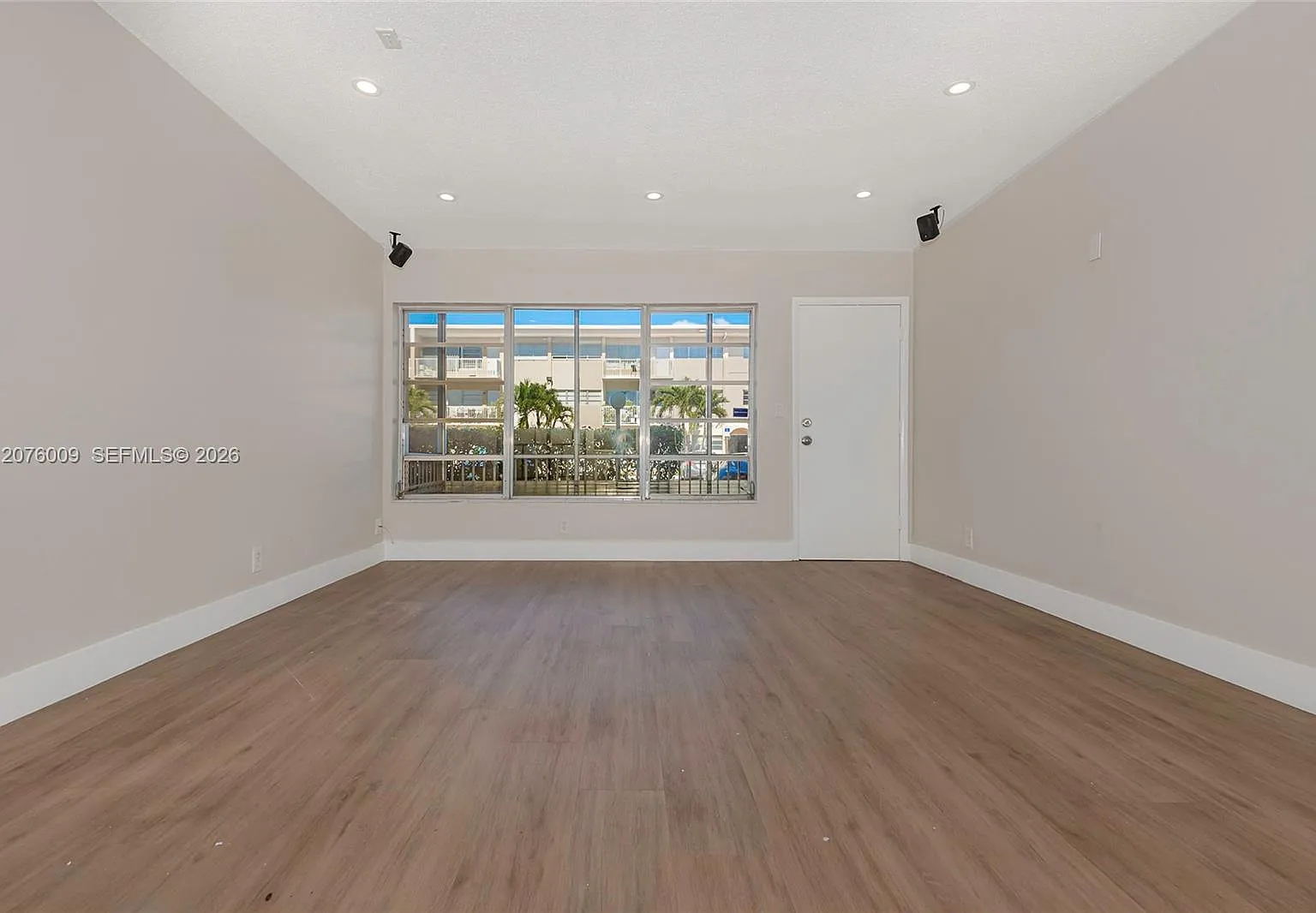 Fountainview Condo No 5 — Photo 3