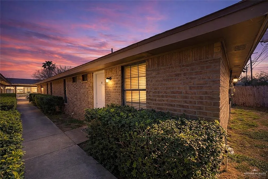 2 bed, 2.0 bath, 1030 sqft, $850 — Photo 2