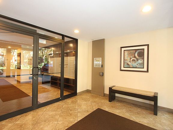 5th image of 221 N Kenilworth Ave APT 405