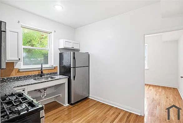 322 N Edgewood St — Photo 11