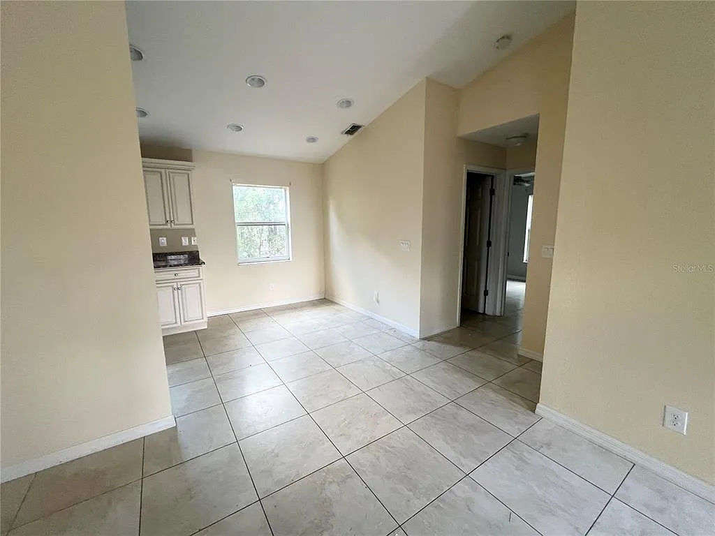 3 bed, 2.0 bath, 1196 sqft, $1,750 — Photo 3