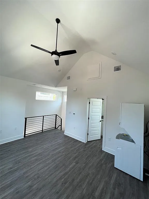 1 bed, 1.5 bath, 686 sqft, $1,350 — Photo 4