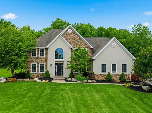 55 Island Ct, Easton, PA 18042