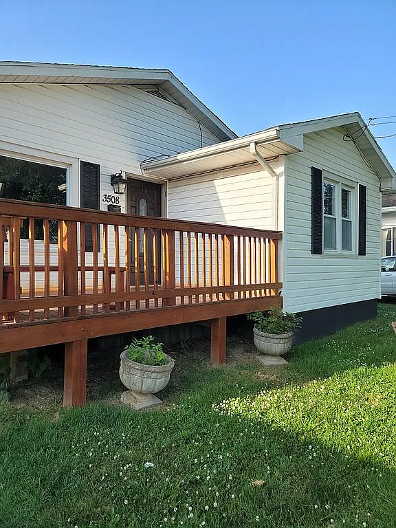 3508 E Riverside Dr photo 1