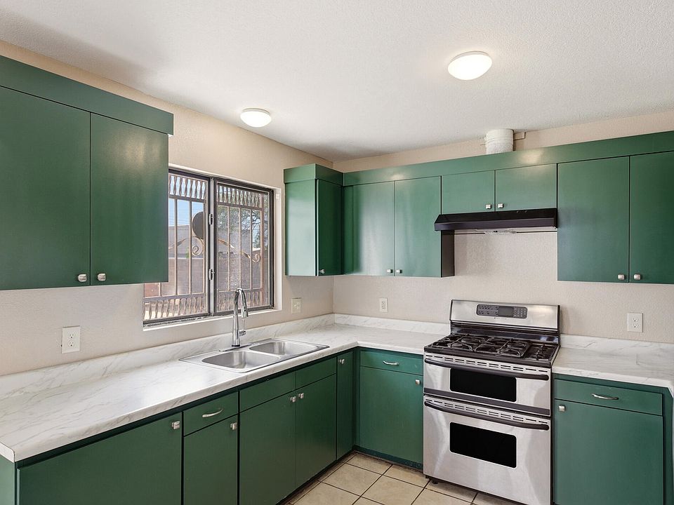 1st image of 25 W 34th St