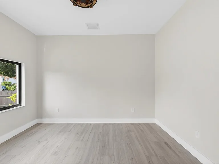 216 South Rd — Photo 5