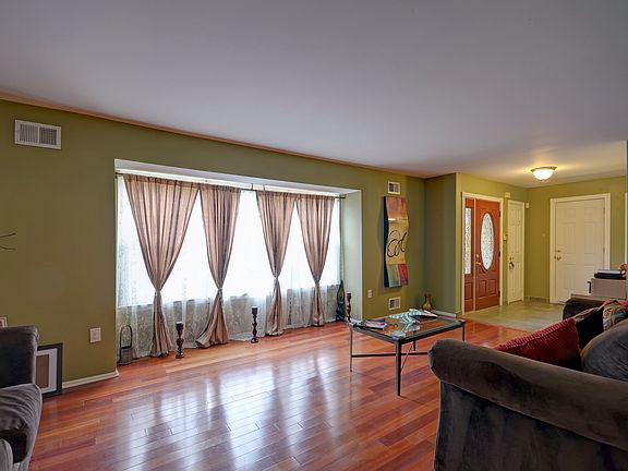 3rd image of 45 Pinecrest Dr