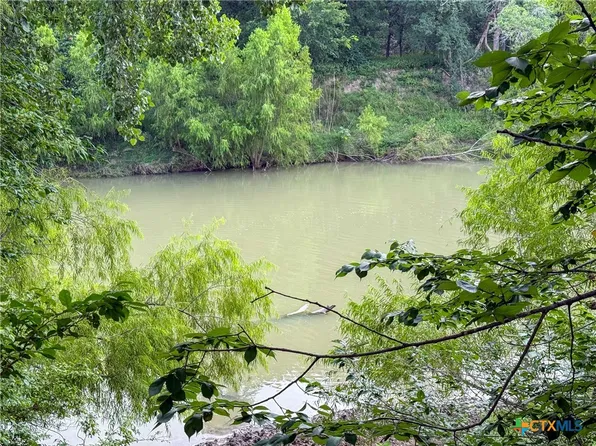 375 Us Highway 87 N, Cuero, TX 77954