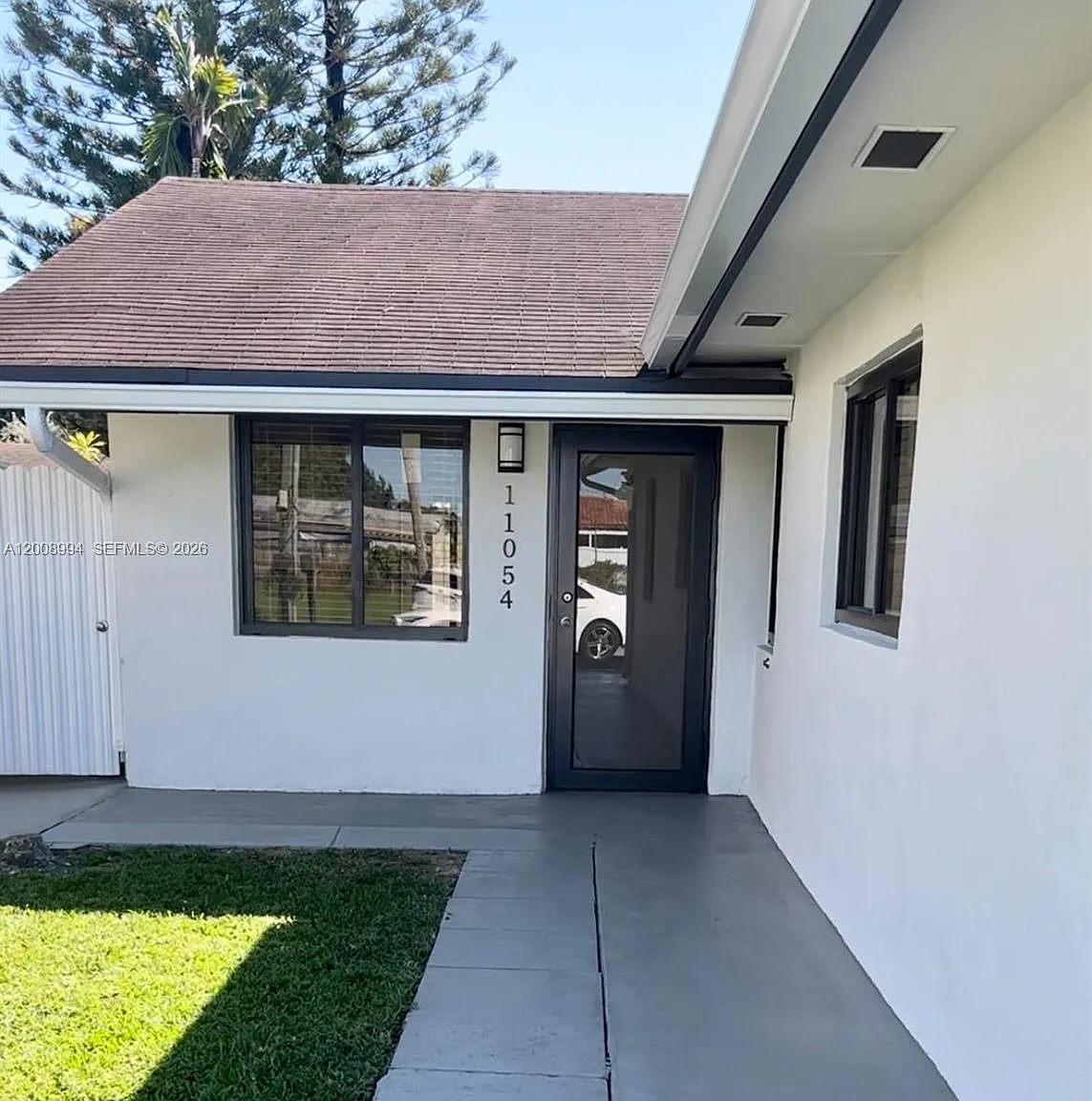 3 bed, 1890 sqft, $3,400 — Photo 1